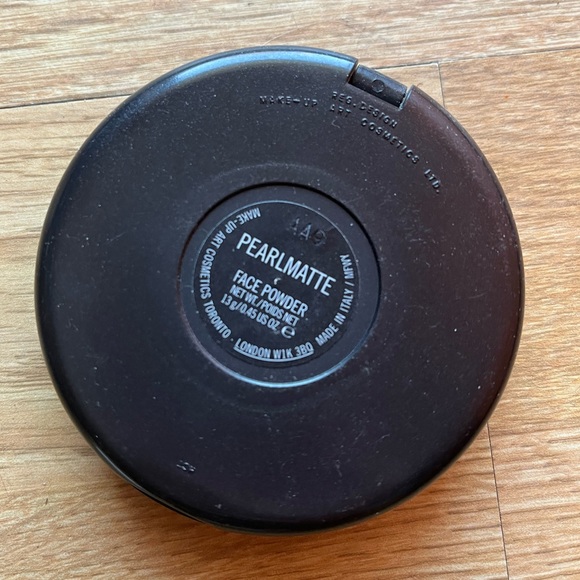 MAC Cosmetics Lillyland Lilly Pulitzer Pearlmatte Face Powder New / Limited - Picture 2 of 2